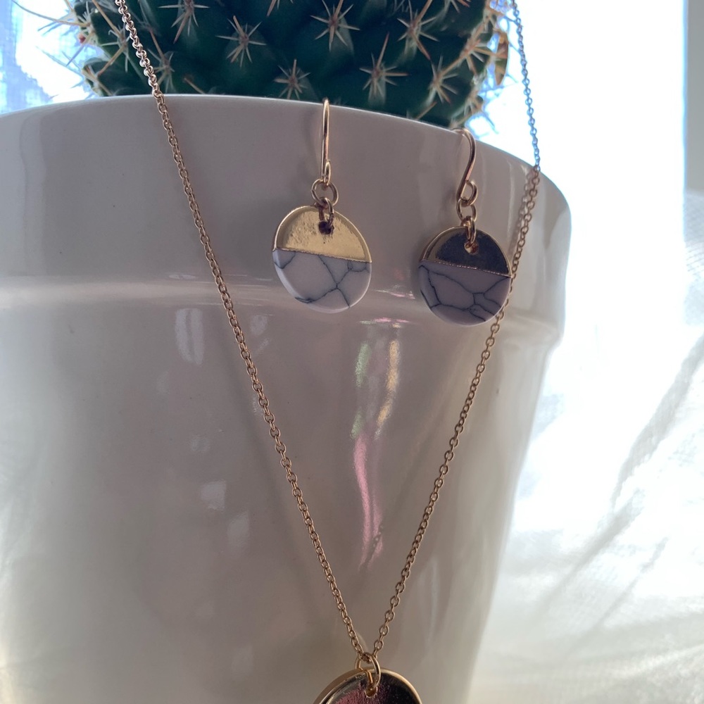 Gold/Faux Marble Earring & Necklace Set
